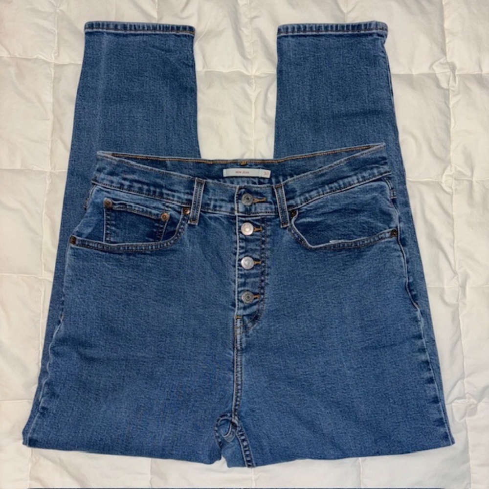 Levi’s Mom Jean Button Fly Size 30